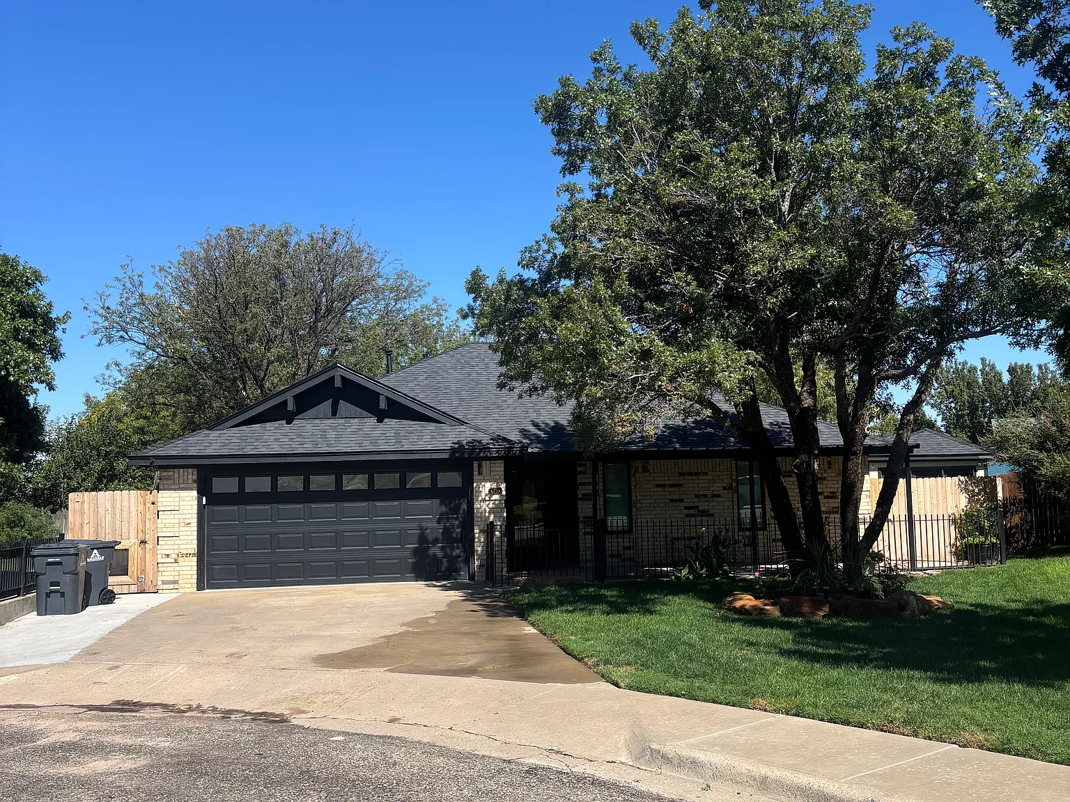 3 bed, 1403 sqft, $2,150 — Photo 1