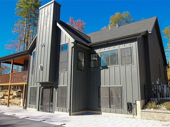 3rd image of 41 Fern Wood Way