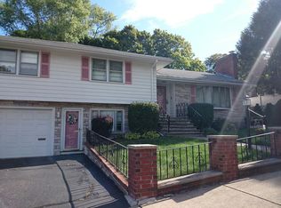 205 Mount Vernon St, West Roxbury, MA 02132