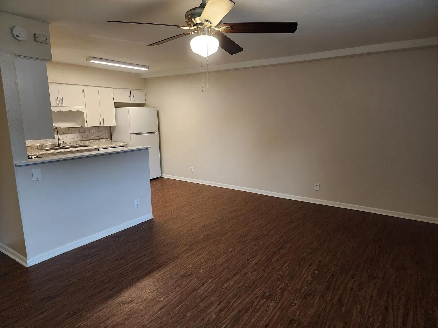 2305 Mission Hill Dr — Photo 2