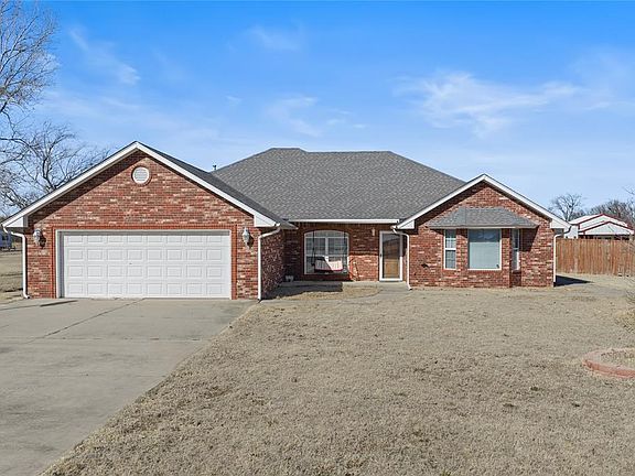 2nd image of 1835 E Redbud Rd