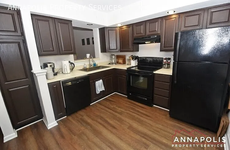 2110 commissary circle — Photo 2