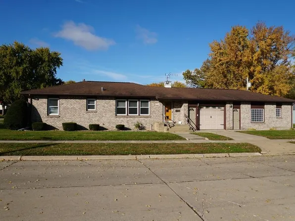 1009 S Johnson St, Charles City, IA 50616
