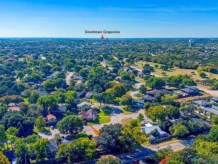 601 N Riverside Dr — Photo 51