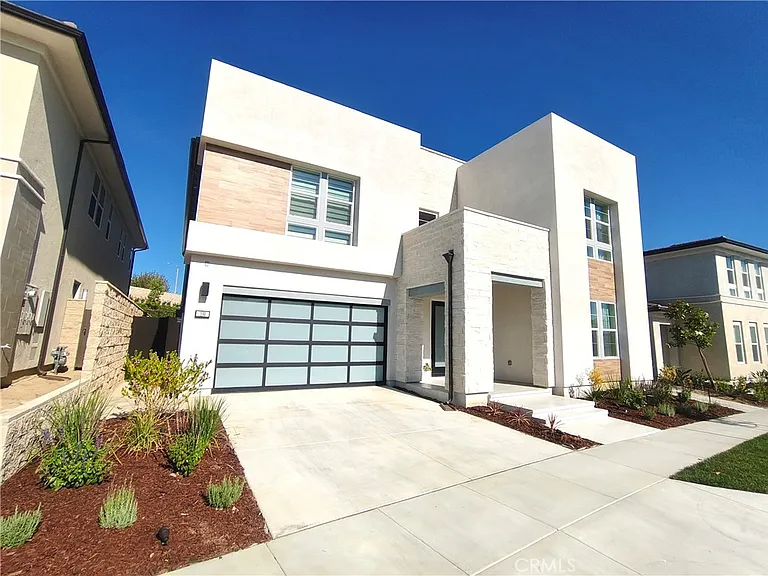 130 Ashpark — Photo 1