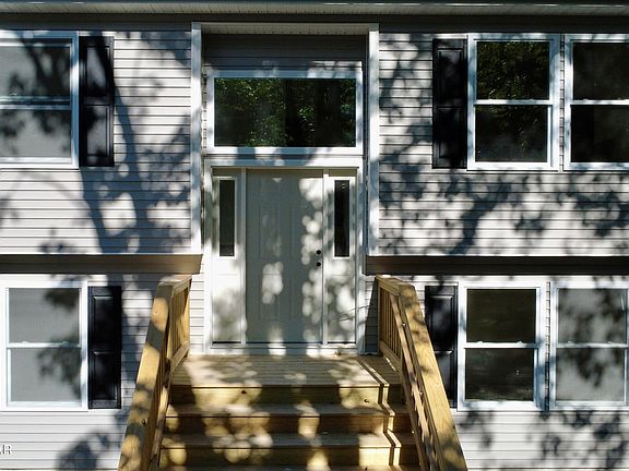 3rd image of 131 Buck Run Dr