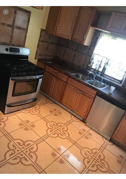 1st image of 12221 Longwood Dr