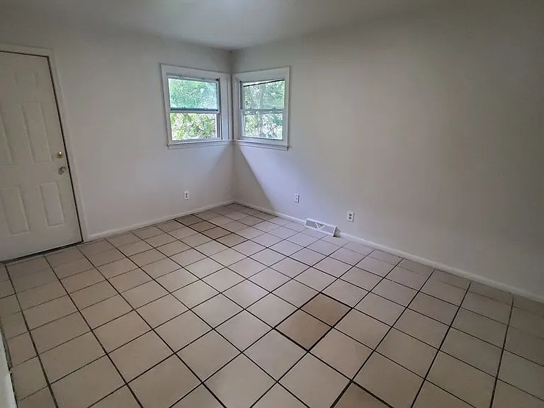 5541-5543 N 35th St. (Duplex) — Photo 5
