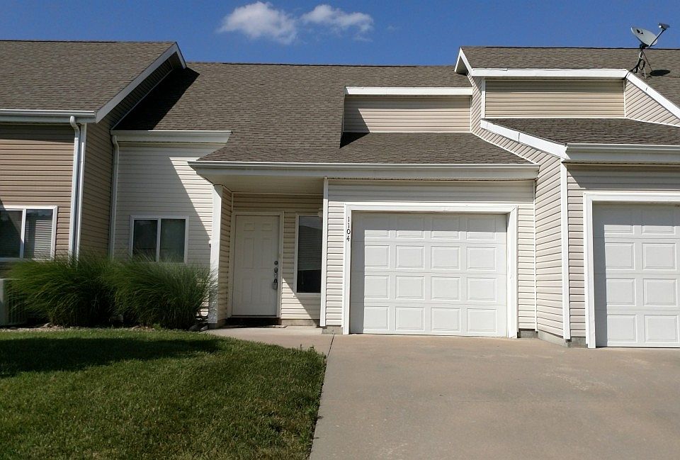 1st image of 1104 Newfoundland Dr