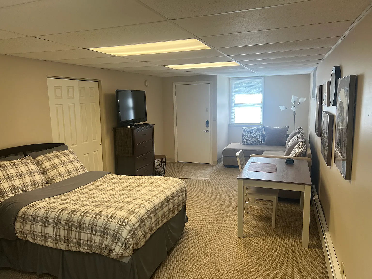 Studio, 2240 sqft, $1,100 — Photo 4