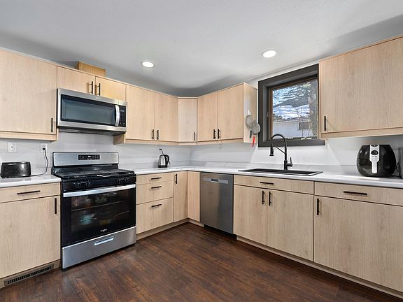 3rd image of 421 Thayer St