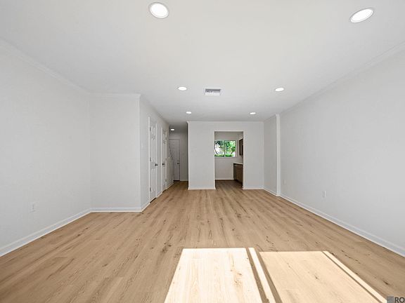 4th image of 914 W Tony St #11D