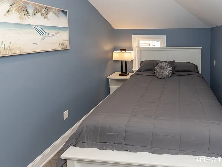 57 Swan Ave — Photo 16