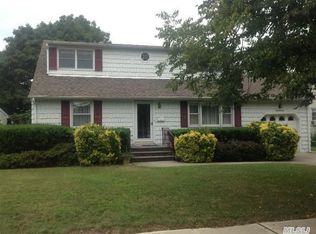 37 Willow Pl, Albertson, NY 11507