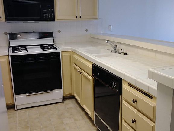 2nd image of 4750 Templeton St