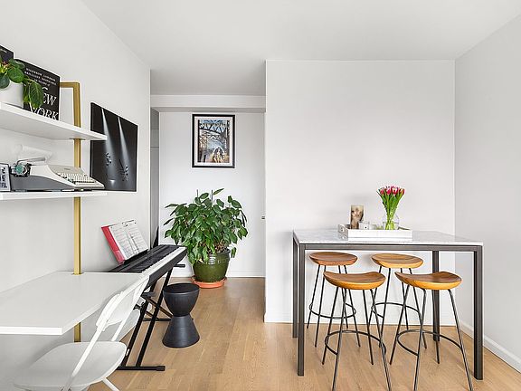 4th image of 111 3rd Ave APT 11G