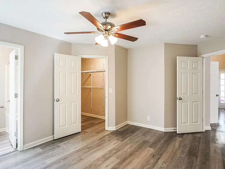 1046 Cedar Creek Village Rd — Photo 9