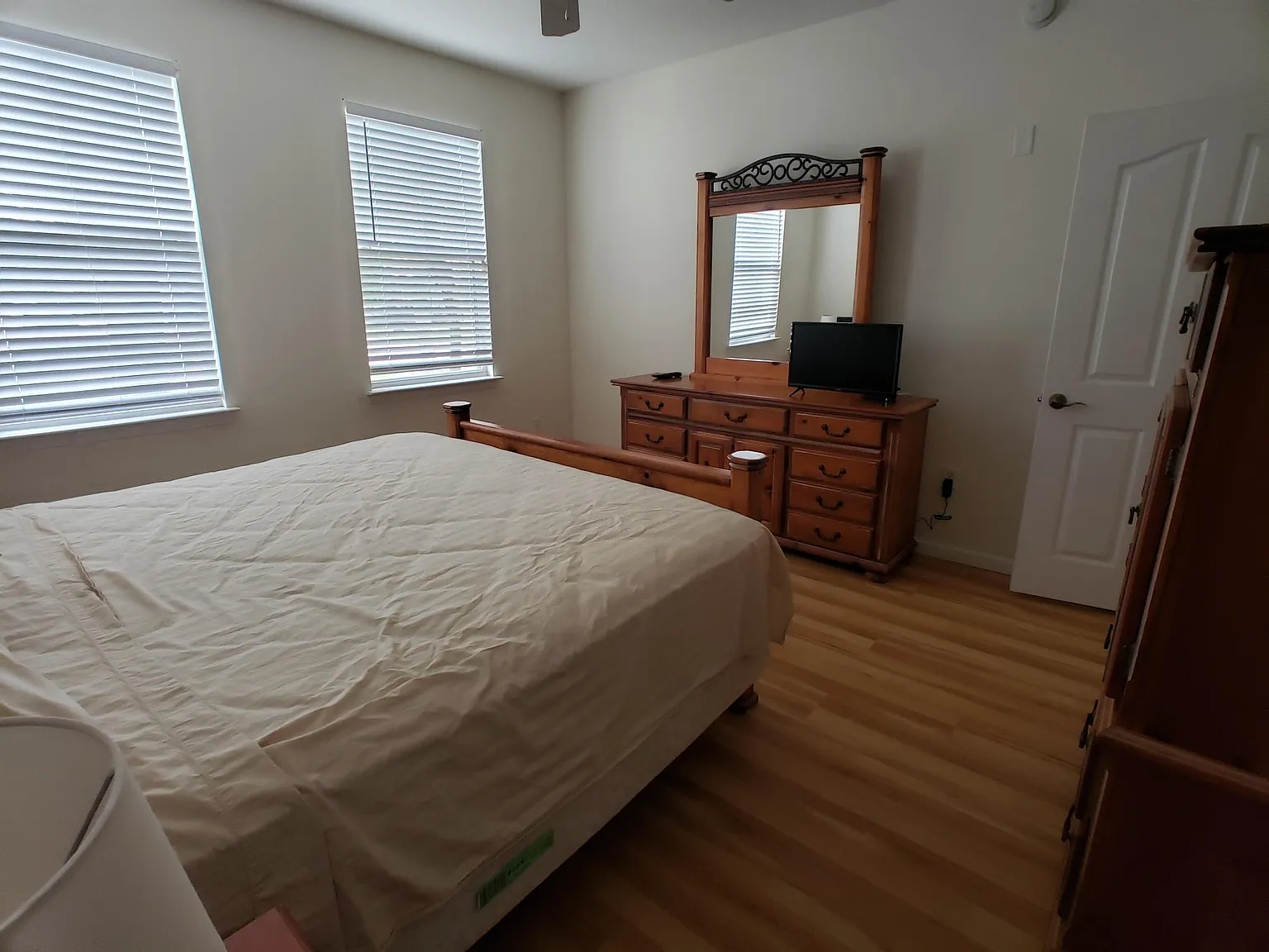 1 bed, 1.0 bath, 849 sqft, $2,400 — Photo 2