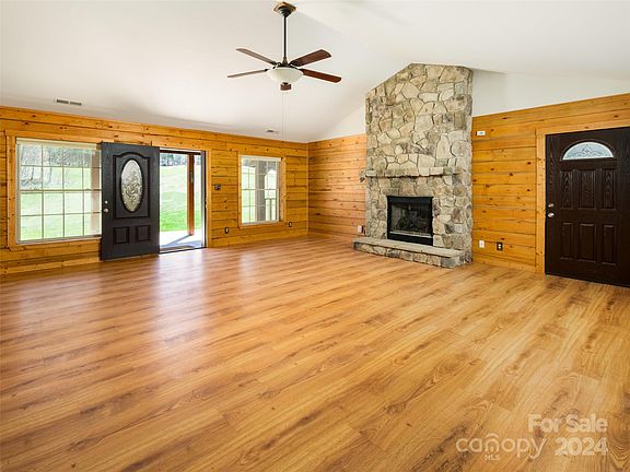 3rd image of 48 Western Eagle Dr