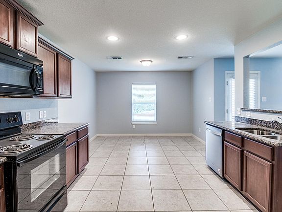 5th image of 1824 Persimmon Dr