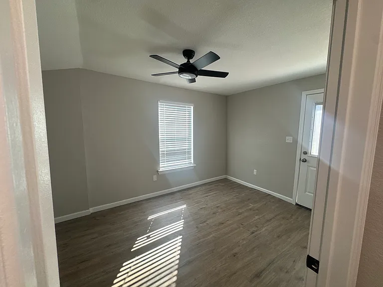 1128 Texas St — Photo 12