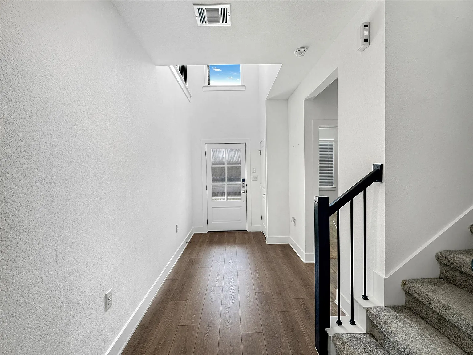 5 bed, 3.0 bath, 3228 sqft, $3,100 — Photo 3