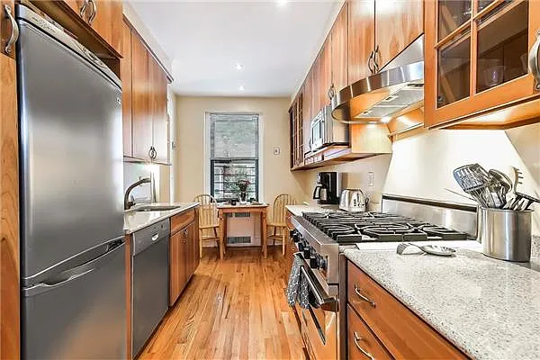 Sold by Avenue Sotheby's International Realty | media 9