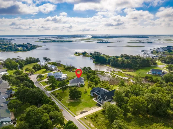 106 Elizabeth Way Court, Swansboro, NC 28584