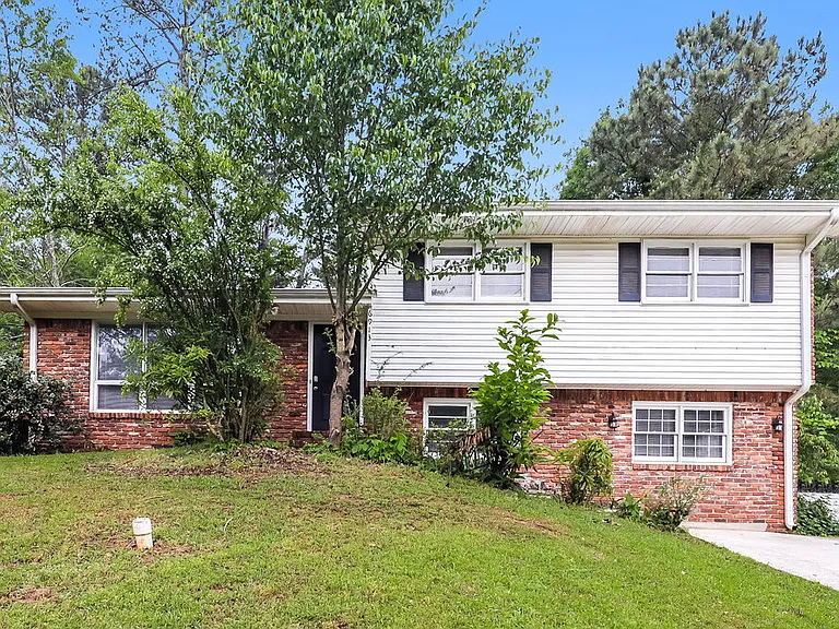 6913 Doncaster Rd — Photo 1