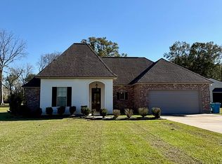 1013 Gloria Kern Dr, Breaux Bridge, LA 70517