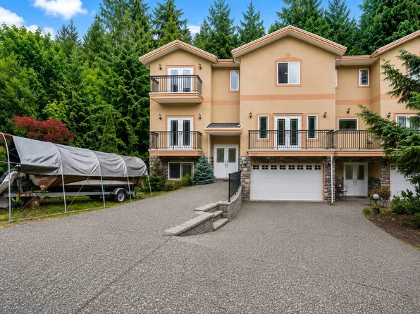 2253 Parkway Blvd, Coquitlam, BC V3E 3P8