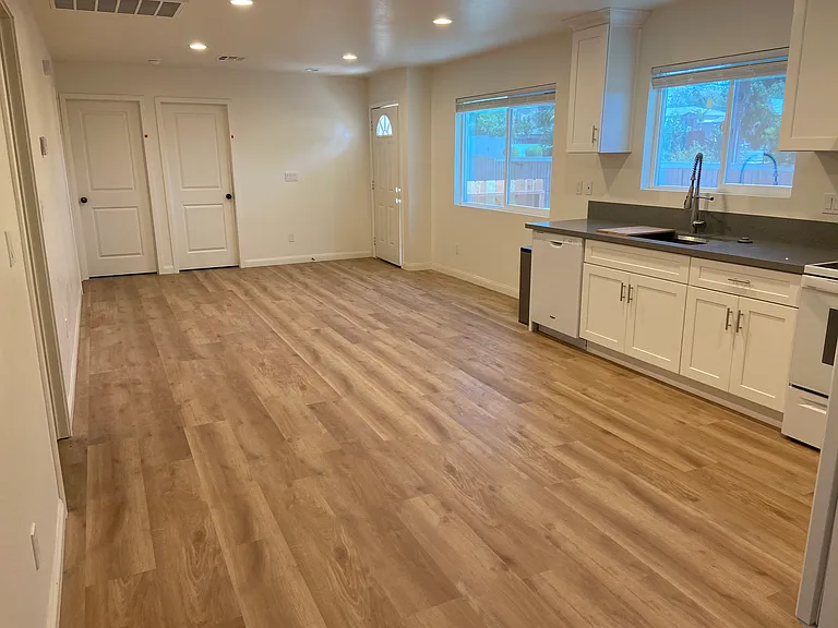 3665 Mount Vernon Ave — Photo 3