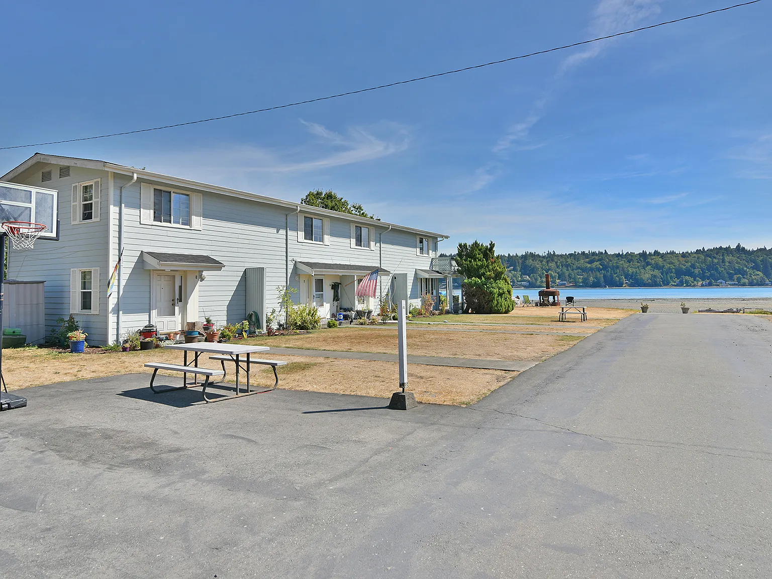 2 bed, 720 sqft, $1,300 — Photo 1