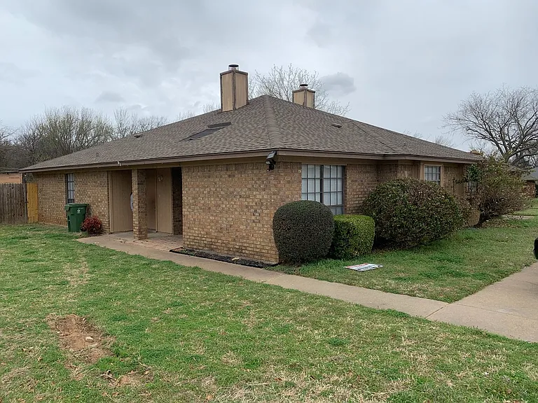 305 Shady Valley Dr — Photo 1