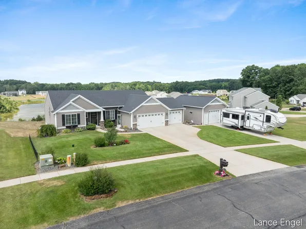 11797 Crystal Ridge Dr NE, Sparta, MI 49345