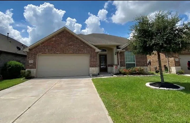 3543 Sunlight Springs St — Photo 2
