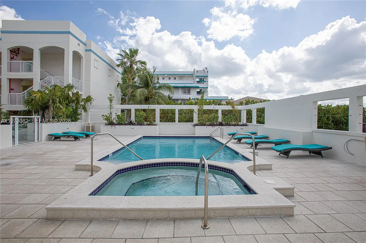 Building Photo - 9172 NE Collins Ave #312