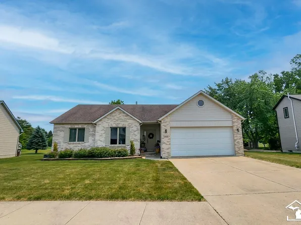 2920 E Country Ln, Monroe, MI 48162