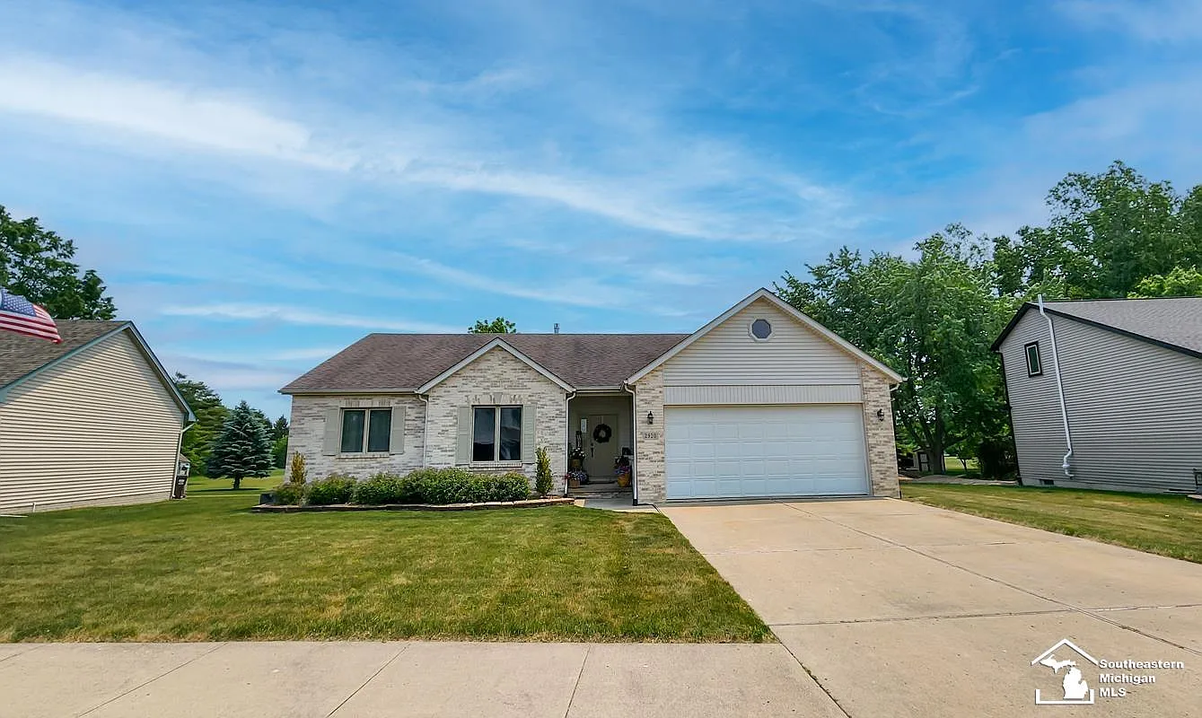 2920 E Country Ln photo 1