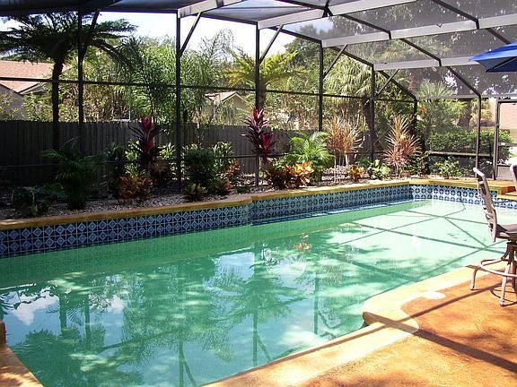 Screened & Heated Pool