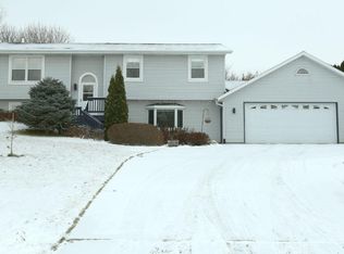 609 Karin Dr, North Prairie, WI 53153