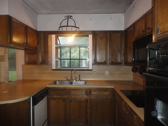 3rd image of 1480 Kenwood St