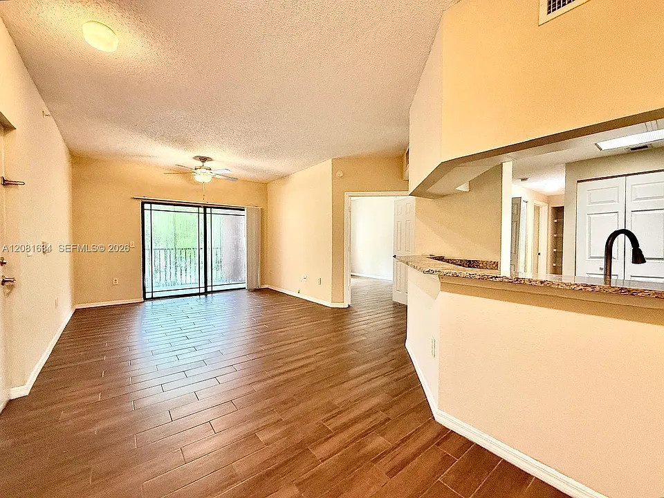 3023 Alcazar Pl #201
