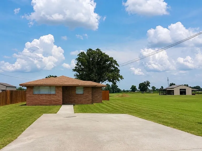 32290 State Highway 642 N — Photo 2