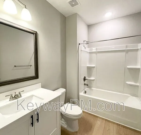 410 Longford St — Photo 11