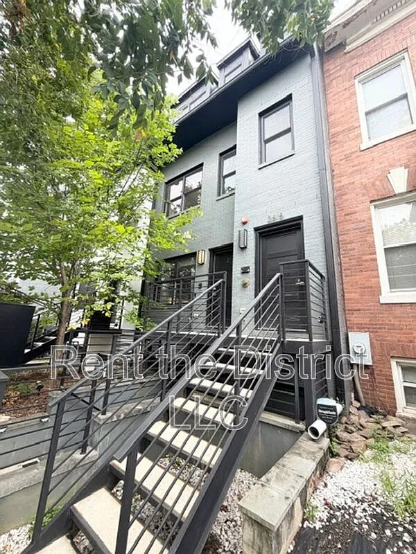 2 bed, 2.0 bath, 643 sqft, $2,995 — Photo 1
