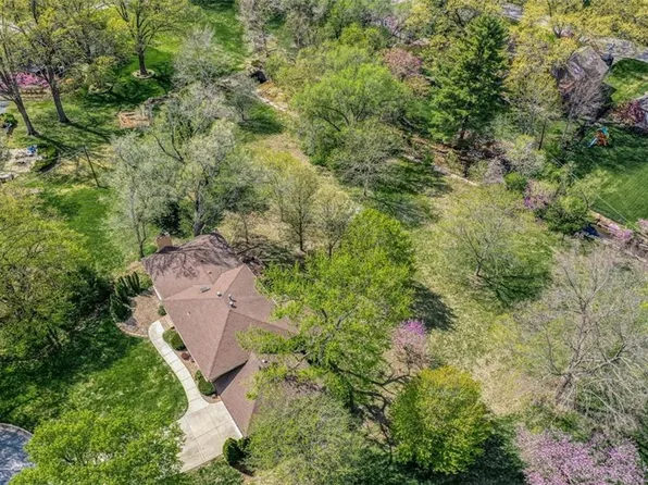 8629 Overhill Rd, Leawood, KS 66206