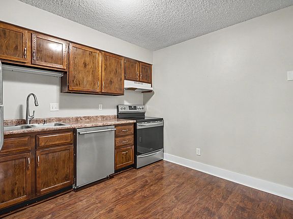 3rd image of 607 S R St #2CL