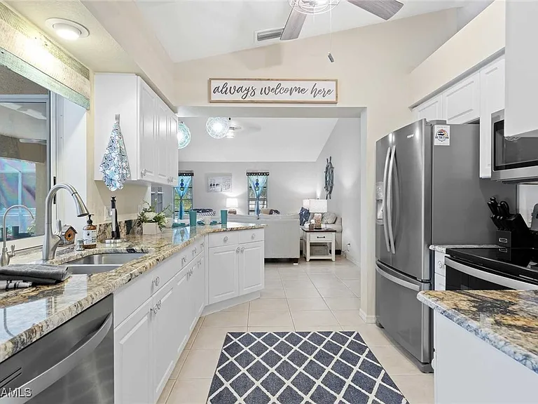 4810 SW 25th Pl — Photo 6