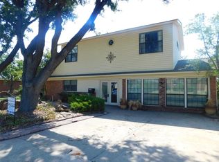 808 Martin Ln, Euless, TX 76040